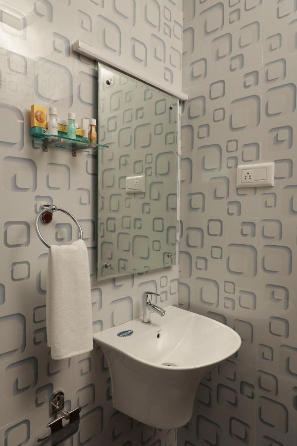 Delano Residency Otel Kaliyal Dış mekan fotoğraf
